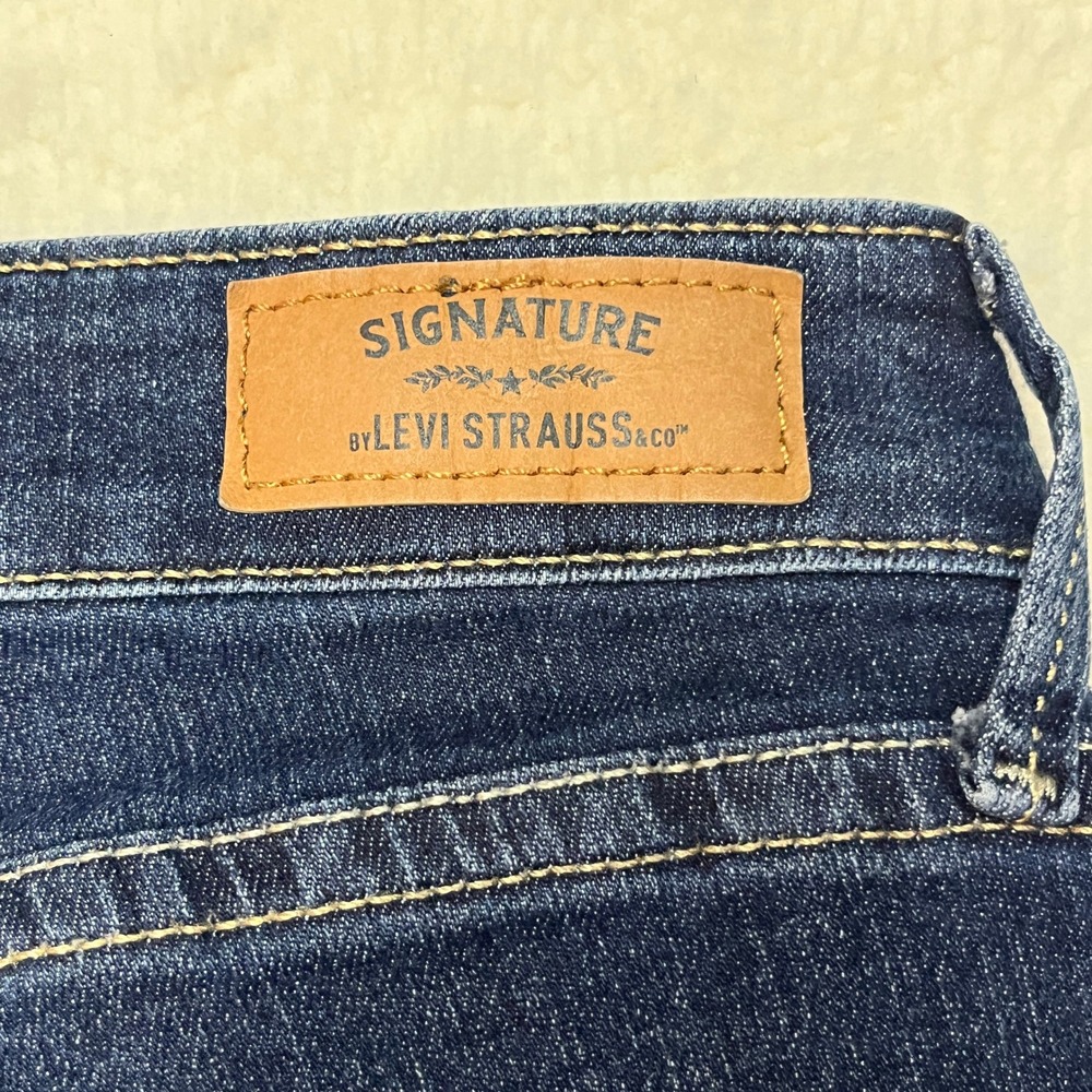 Signature Levi Strauss Women 10M Blue Modern Slim Jeans Dark Wash Stretch - Picture 7 of 10